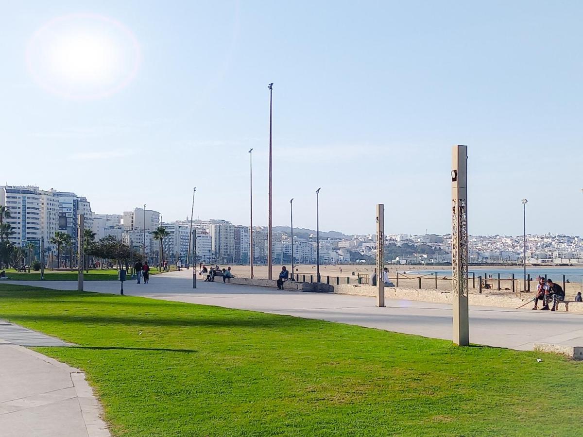 Amazing Appartement Au Centre Ville En Face Hilton & Gare Train De Tgv De Tanger ภายนอก รูปภาพ
