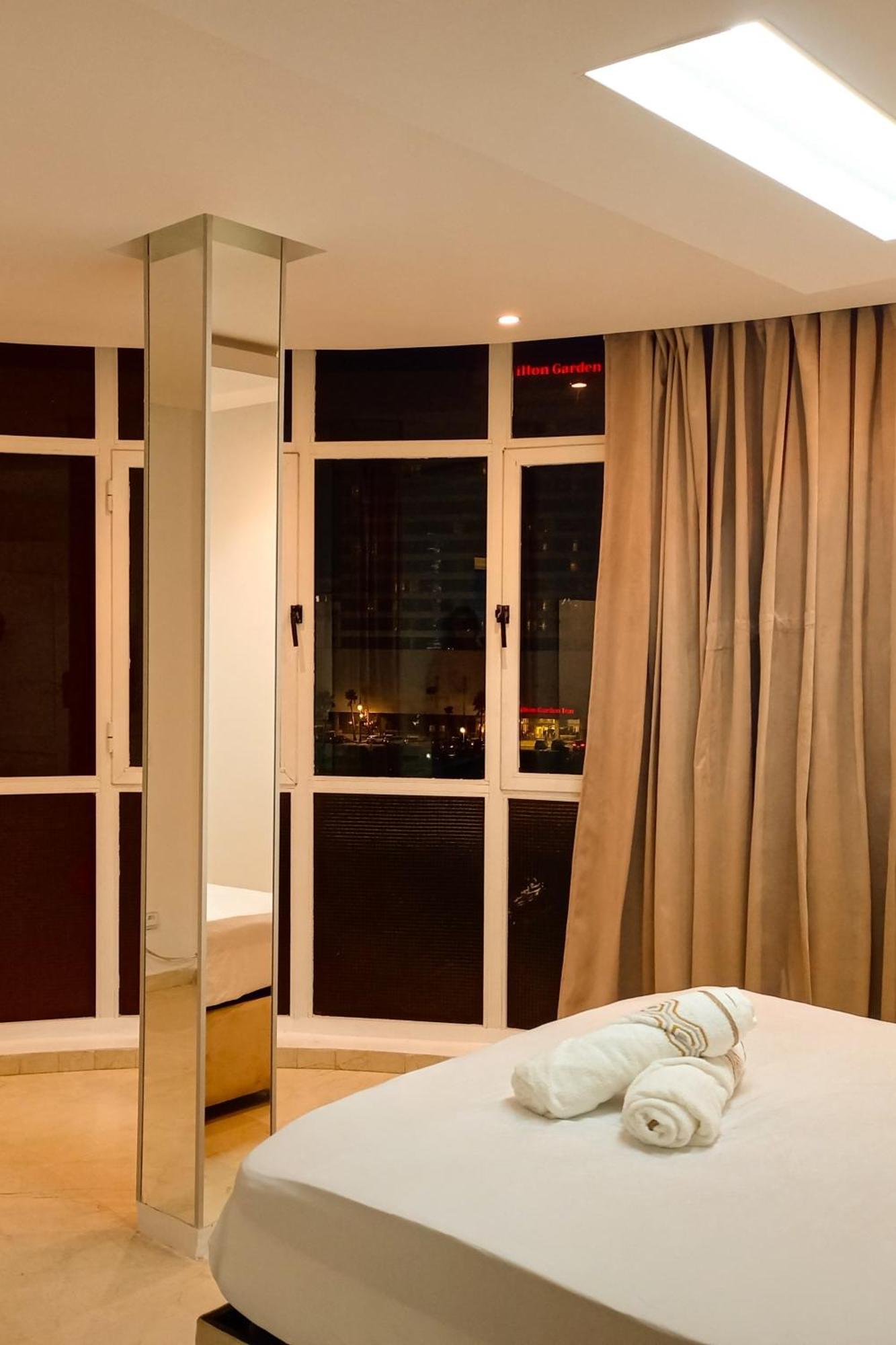 Amazing Appartement Au Centre Ville En Face Hilton & Gare Train De Tgv De Tanger ภายนอก รูปภาพ